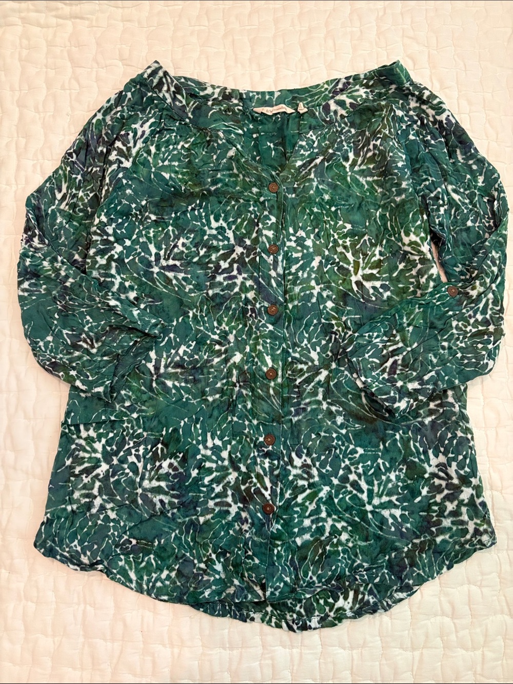 Women's Soft Surroundings Green Patterned Button-Front Blouse